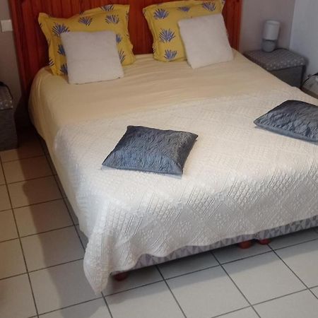 Chambre D'Hotes Les Ormeaux Saint-Georges-des-Côteaux Kültér fotó